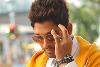 Allu Arjun Stills in Iddarammayilatho